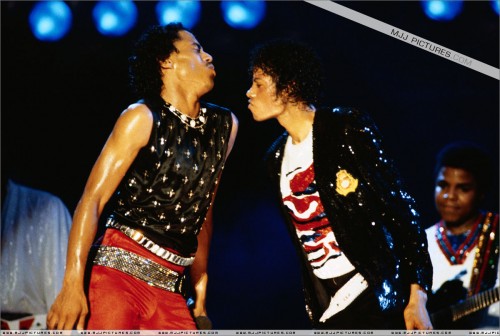 Victory Tour (122)