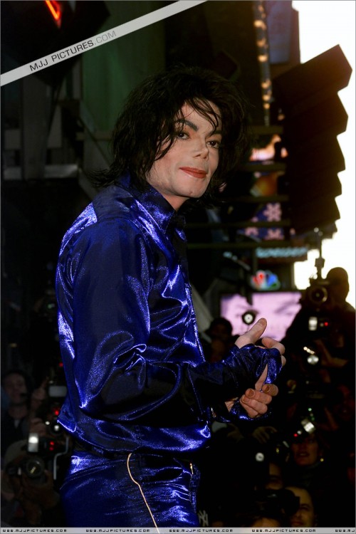 2001 Virgin Megastore Invincible CD Signing (56)