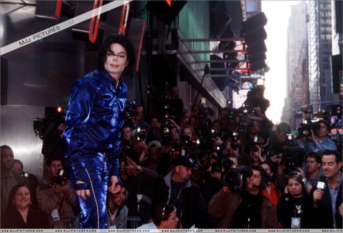 2001 Virgin Megastore Invincible CD Signing (66)