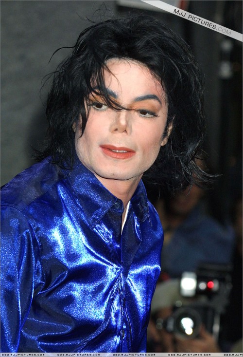 2001 Virgin Megastore Invincible CD Signing (69)