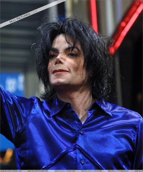 2001 Virgin Megastore Invincible CD Signing (80)