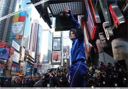 2001 Virgin Megastore Invincible CD Signing (88)