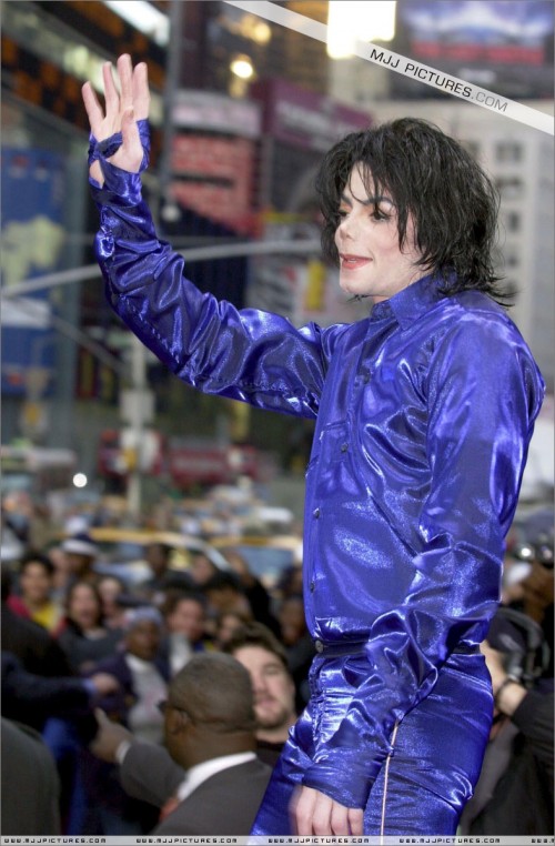 2001 Virgin Megastore Invincible CD Signing (91)