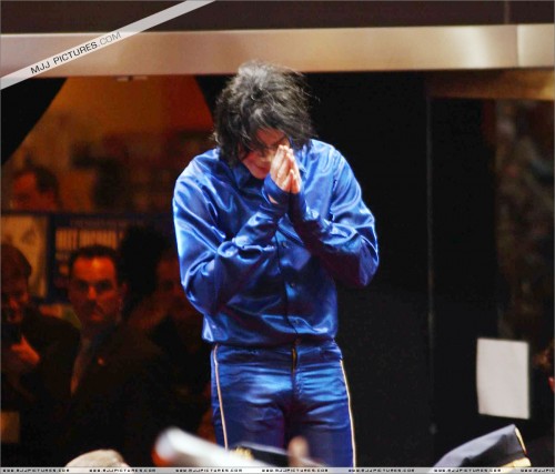 2001 Virgin Megastore Invincible CD Signing (93)