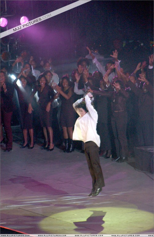 2001-WhatMoreCanIGiveBenefitConcert24.jpg