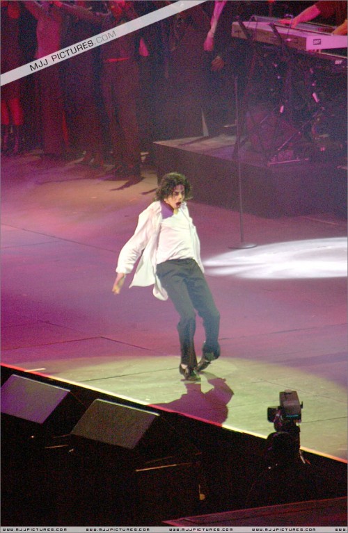 2001-WhatMoreCanIGiveBenefitConcert25.jpg