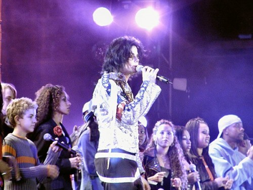 2001-WhatMoreCanIGiveBenefitConcert42.jpg