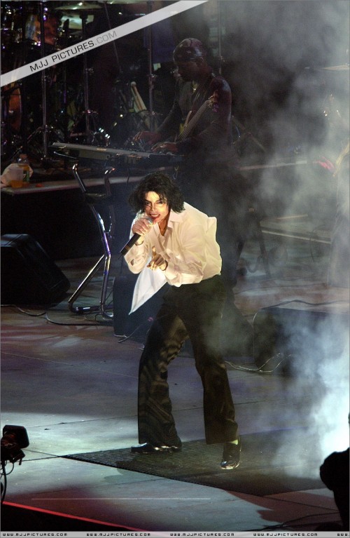 2001-WhatMoreCanIGiveBenefitConcert6.jpg