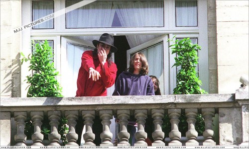 Michael & Debbie Rowe in France 1997 (10)