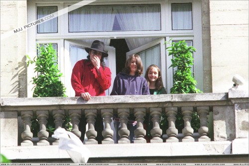 Michael & Debbie Rowe in France 1997 (14)