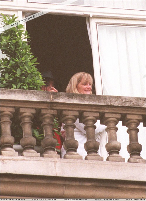 Michael & Debbie Rowe in France 1997 (39)