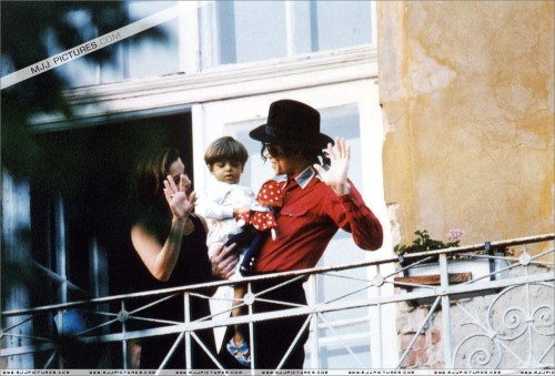 Michael & Lisa Marie visit Budapest 1994 (28)