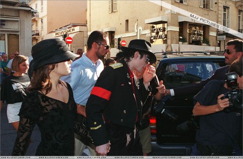 Michael & Lisa Marie visit France 1994 (17)