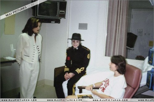 Michael & Lisa Marie visit St Jude Children Hospital 1994 (3)