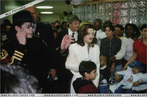 Michael & Lisa Marie visit St Jude Children Hospital 1994 (5)