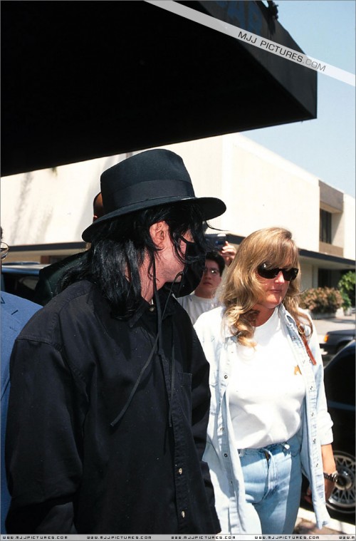 MichaelandDebbieattendaperformanceofSisterella19965.jpg