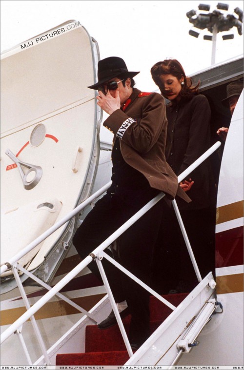 MichaelandLisaMariearriveatHeathrowAirportLondon19941.jpg