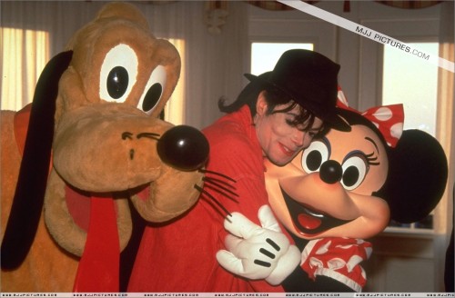 MichaelvisitsDisneylandParisAugust19953.jpg