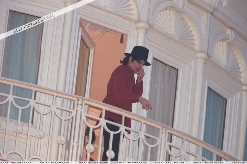 Michael visits Disneyland Paris (December) 1995 (12)