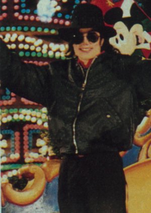 MichaelvisitsDisneylandParisDecember199525.jpg