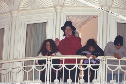 MichaelvisitsDisneylandParisDecember19955.jpg