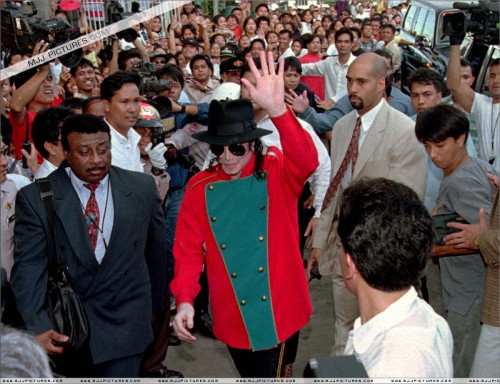 MichaelvisitsManila19965.jpg