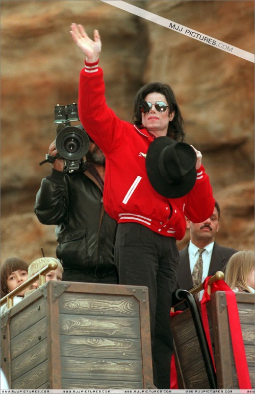 MichaelvisitsthePhantasialandAmusementPark19964fb7d7.jpg