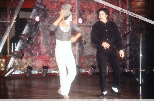 RehersalsfortheHBOSpecialMichaelJackson-OneNightOnly19958.jpg