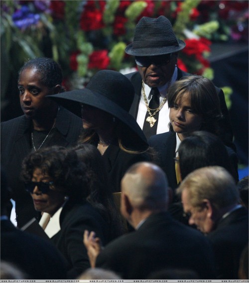 MichaelJacksonsMemorial4acdd0.jpg