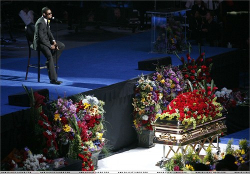 MichaelJacksonsMemorial4e0a6c.jpg