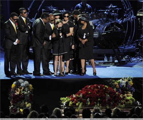 Michael Jackson's Memorial (75)