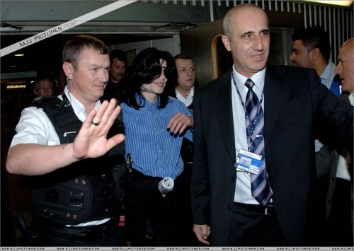 Michael arrives at Heathrow Airport (May 2007) (15)