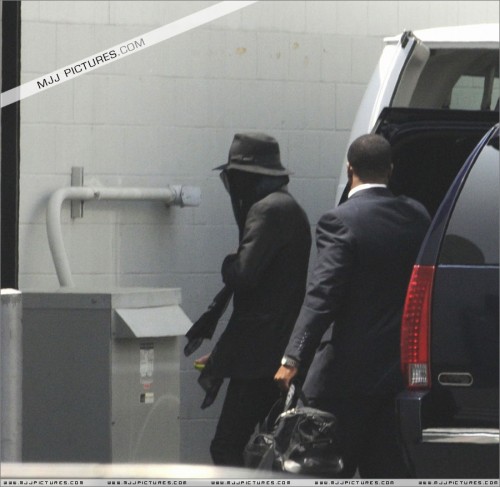 Michael arriving for rehersals (May 12) (1)