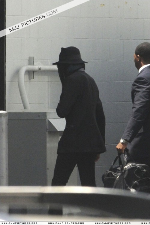 Michael arriving for rehersals (May 12) (2)