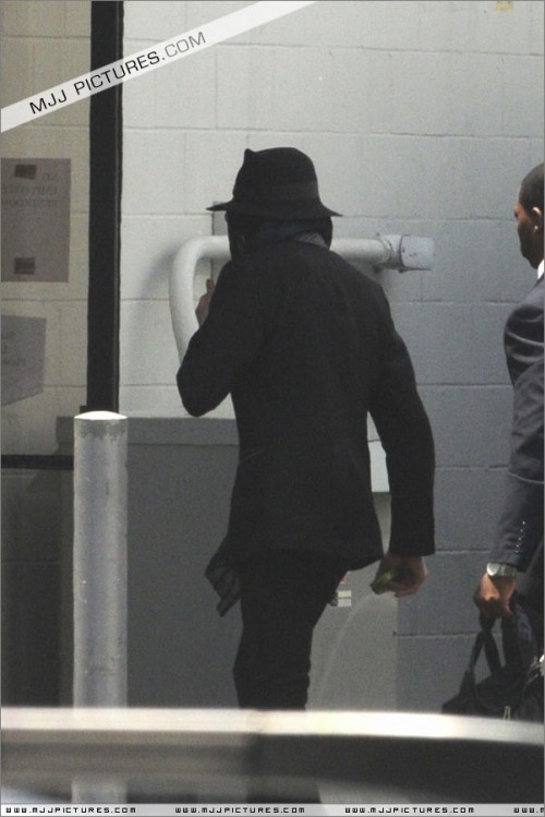 Michael arriving for rehersals (May 12) (3)