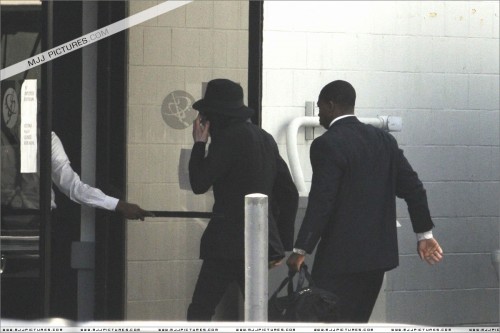 Michael arriving for rehersals (May 12) (4)