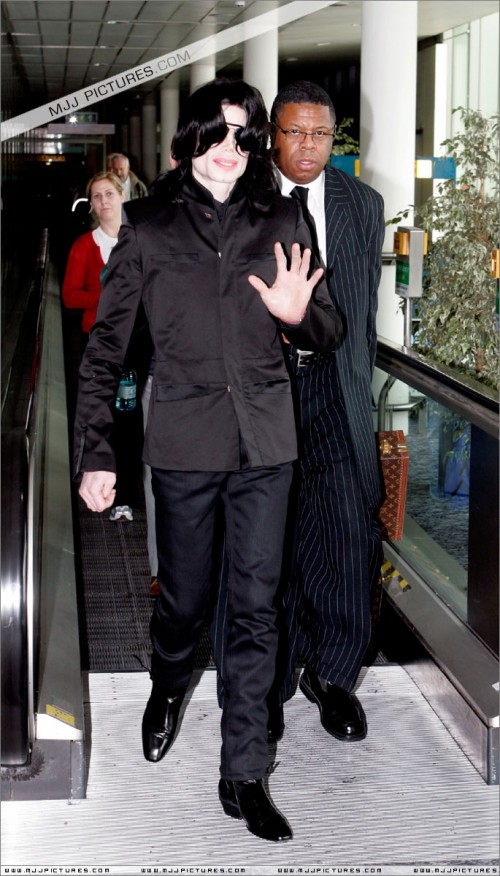 Michael at Heathrow Airport (June 2007) (5)