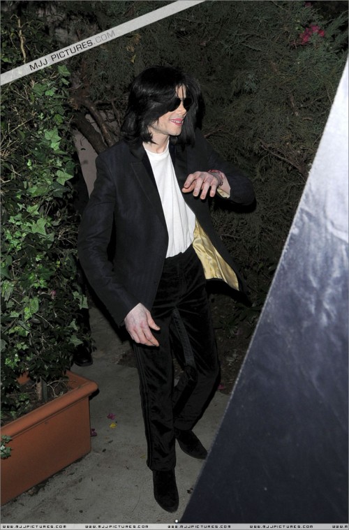 Michael attends a Halloween Party 2008 (2)