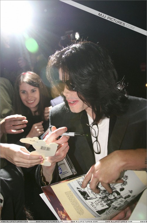 Michael attends a Halloween Party 2008 (28)