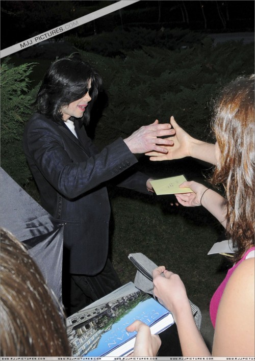 Michael attends a Halloween Party 2008 (4)