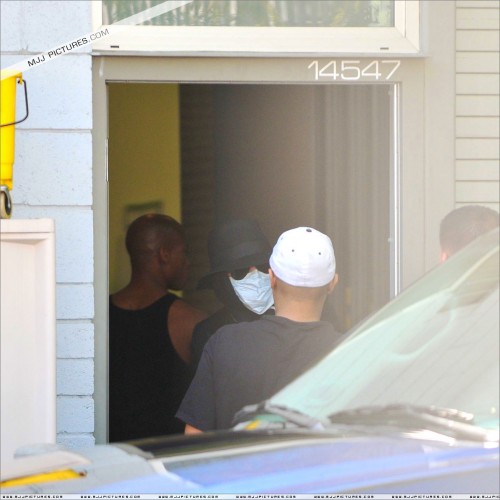 Michael leaving a dance studio (March 26) (1)