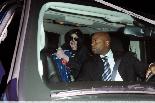 Michael shopping at AAHS 2008 (5)