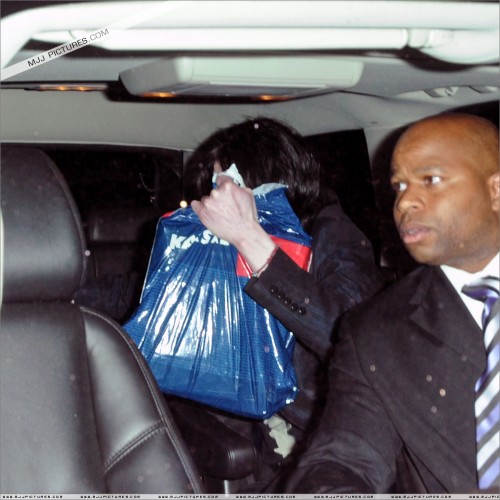 Michael shopping at AAHS 2008 (6)