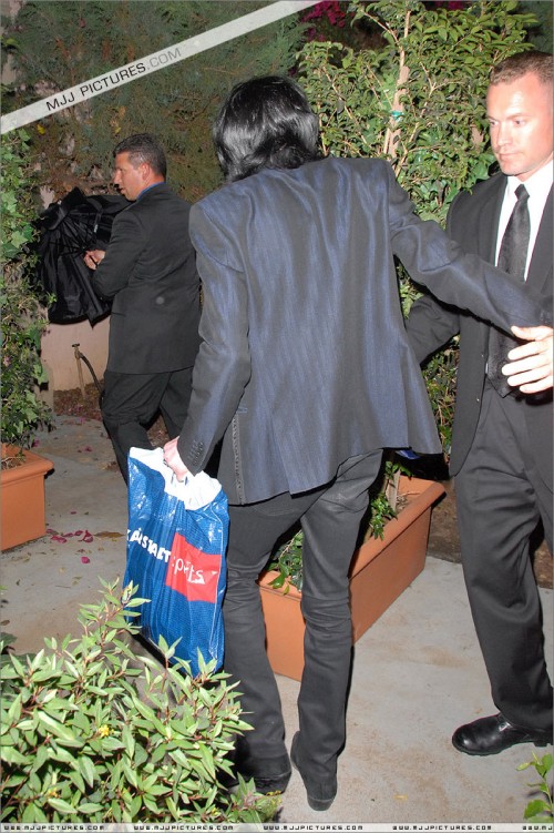 Michael shopping at AAHS 2008 (9)