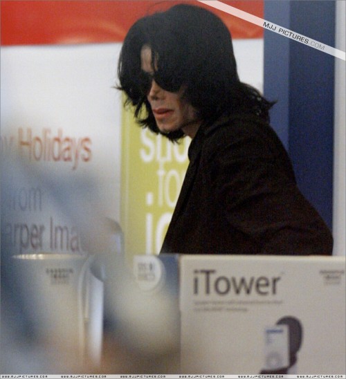 MichaelshoppinginBeverlyHills20071.jpg