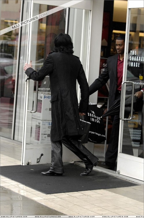 MichaelshoppinginBeverlyHills200712.jpg