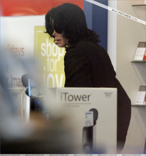 MichaelshoppinginBeverlyHills20073.jpg