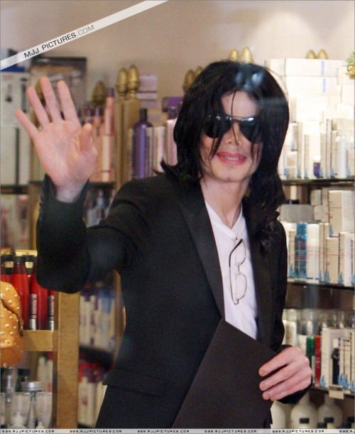 Michael shopping in Beverly Hills 2008 (40)