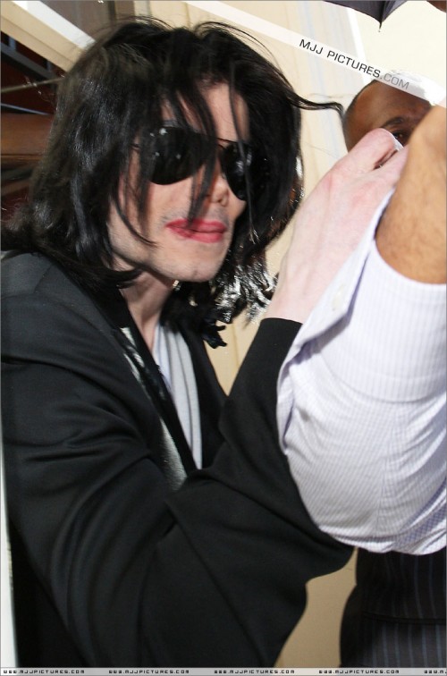 Michael shopping in Beverly Hills 2008 (41)