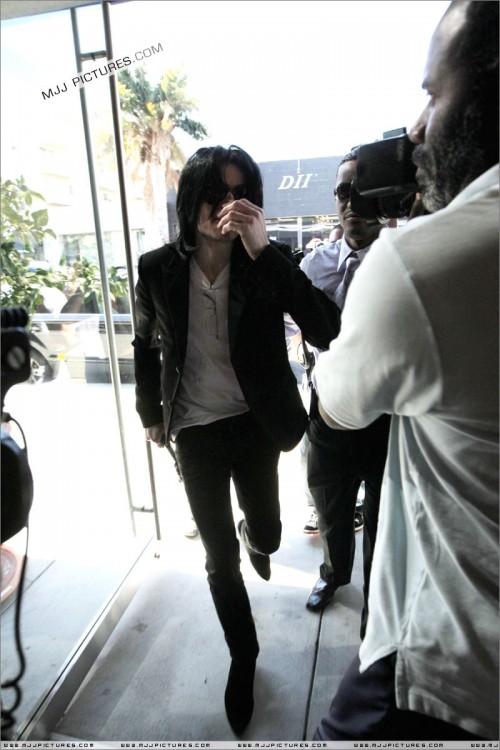 Michael shopping in Beverly Hills 2008 (9)